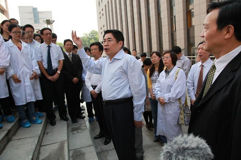 省委書記袁純清教師節來校慰問并視察指導