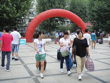 (圖文)安徽工業大學工商學院喜迎2012級新生