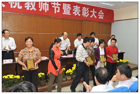 晉中學院召開慶祝教師節(jié)暨“三育人”表彰大會
