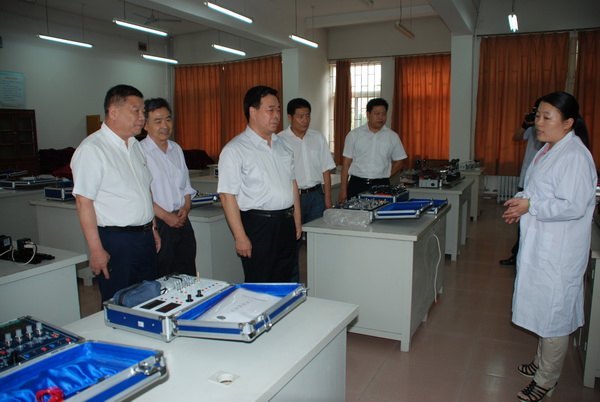 劉曙光走訪慰問濰坊學院教師