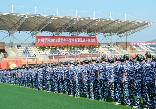2012級新生開學典禮暨軍訓開訓儀式隆重舉行