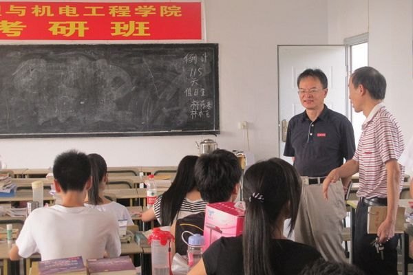 校領導深入物機學院開展導師制、“兩訪兩創”活動