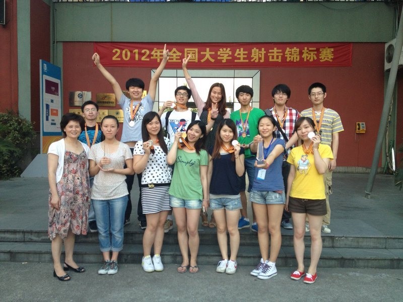 東華大學(xué)射擊隊(duì)在2012年全國大學(xué)生射擊比賽中榮獲團(tuán)體總分第二名