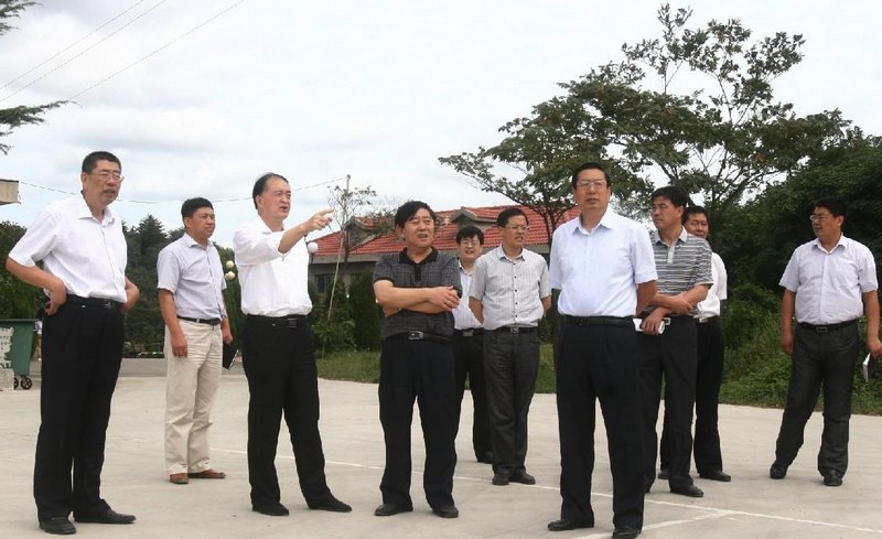校領(lǐng)導(dǎo)視察校園 檢查指導(dǎo)迎新工作