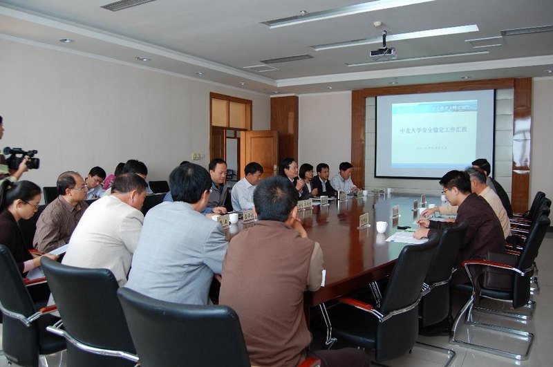 省高校安全穩(wěn)定工作檢查組來(lái)校檢查工作
