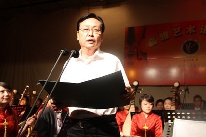 高雅藝術(shù)進校園——洛陽師范學(xué)院青年民族樂團在許昌學(xué)院舉行專場音樂會