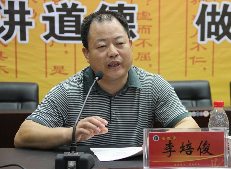 省教育廳高教處副處長李培俊來許昌學(xué)院作報(bào)告