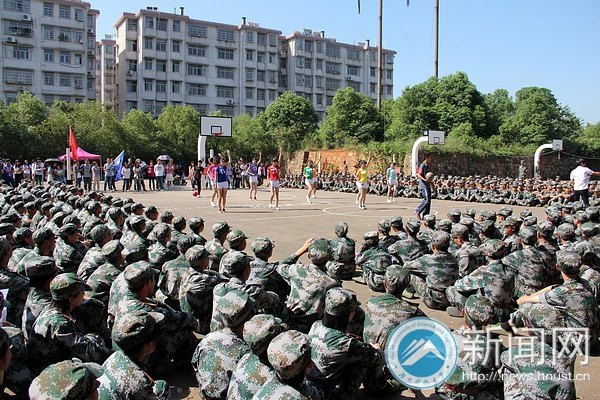 新生軍訓慰問演出 濃情勝濃“晴”
