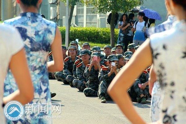 新生軍訓慰問演出 濃情勝濃“晴”