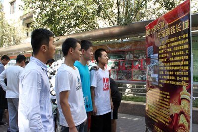 北京林業大學國防教育協會舉行簽名活動宣傳國防教育