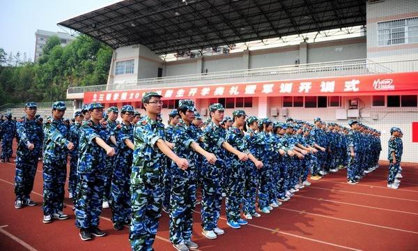 校領導看望慰問軍訓師生