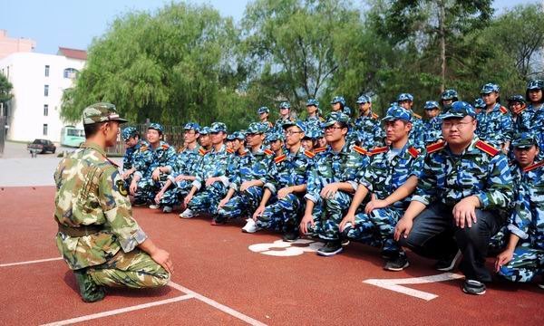 校領導看望慰問軍訓師生