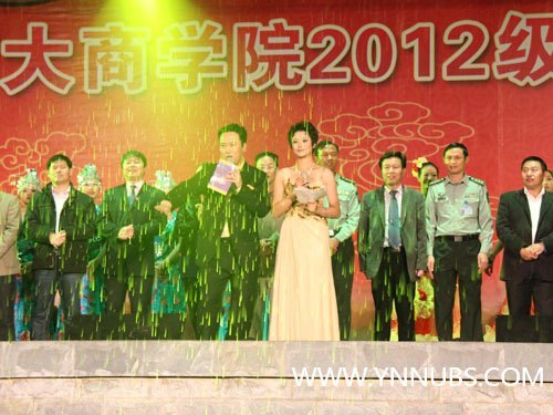 夢圓金秋,共度今宵--商學院舉行迎新晚會喜迎2012學子