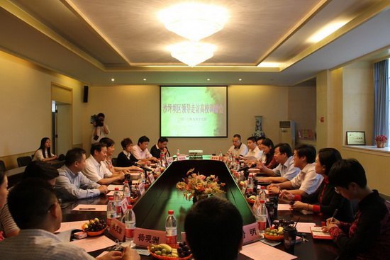 沙坪壩區委書記李劍銘一行到縉云校區走訪調研