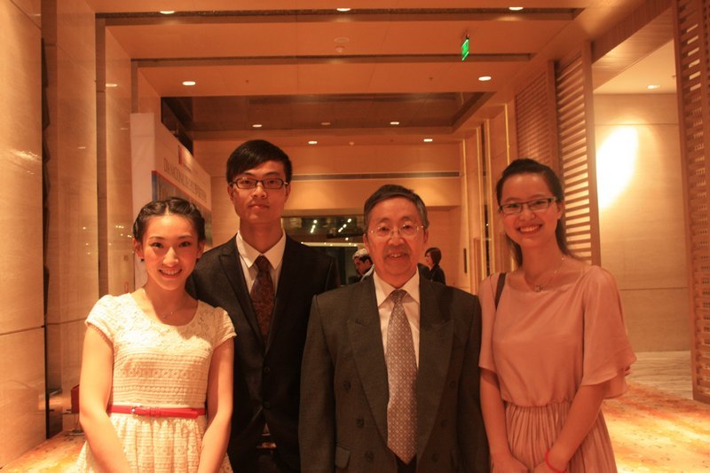 南京大學(xué)金陵學(xué)院西語系師生應(yīng)邀參加墨西哥、智利駐滬總領(lǐng)事館國慶招待會