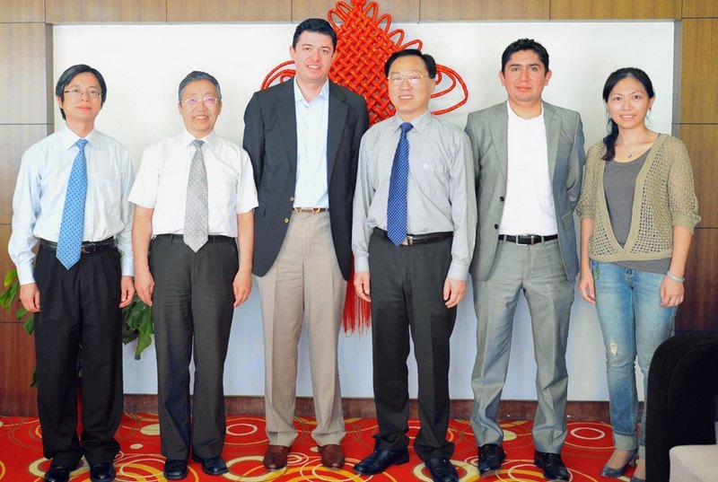 墨駐滬總領(lǐng)事來訪贈書,王殿祥院長親切會見