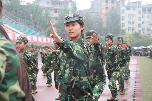 景德鎮陶瓷學院隆重舉行2012級新生開學典禮暨軍訓會操匯報大會