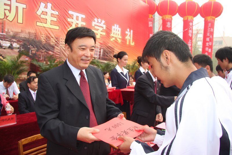 許昌學院舉行2012級新生開學典禮