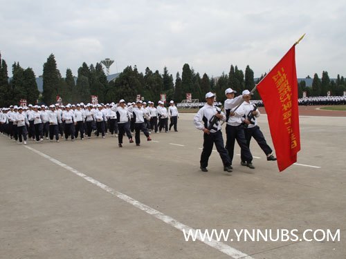 云南師范大學(xué)商學(xué)院舉行2012級(jí)新生軍訓(xùn)匯報(bào)表演暨開(kāi)學(xué)典禮儀式