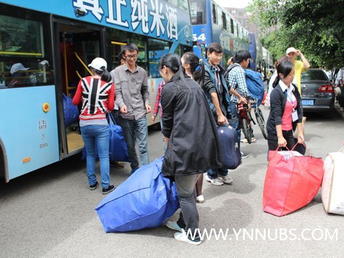 云南師范大學商學院海源校區喜迎新生返校