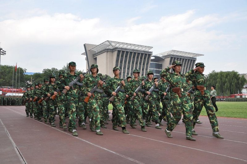 中北大學舉行2012級學生軍訓匯報表演暨總結(jié)表彰大會