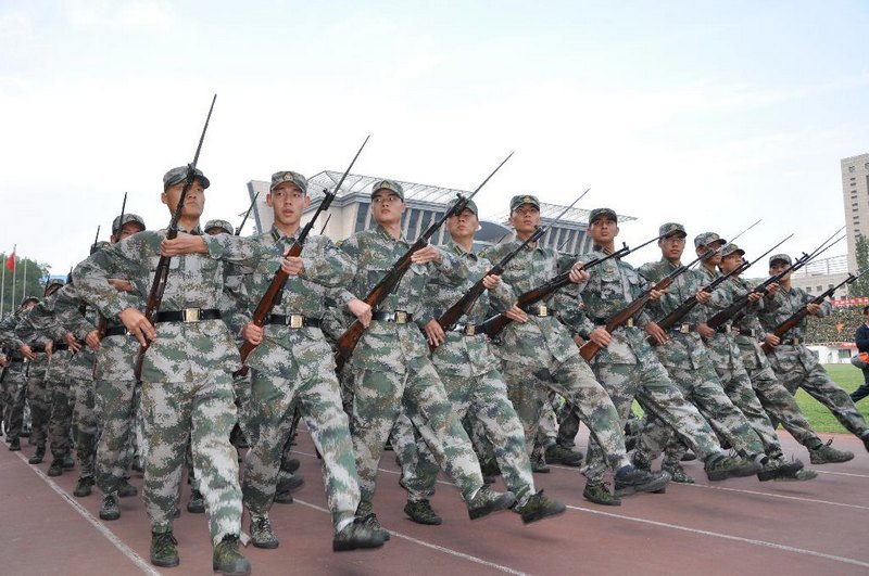 中北大學舉行2012級學生軍訓匯報表演暨總結(jié)表彰大會