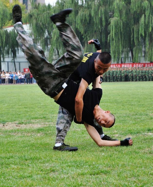 中北大學舉行2012級學生軍訓匯報表演暨總結(jié)表彰大會