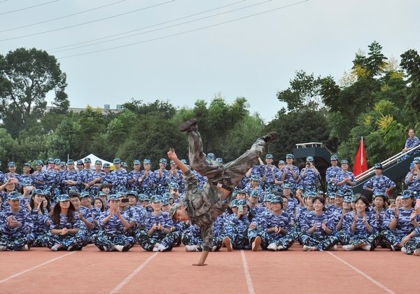 我們的軍訓(xùn)