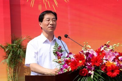 常州工學(xué)院北部新城新校區(qū)奠基 省市領(lǐng)導(dǎo)曹衛(wèi)星閻立為奠基石揭彩 姚曉東講話
