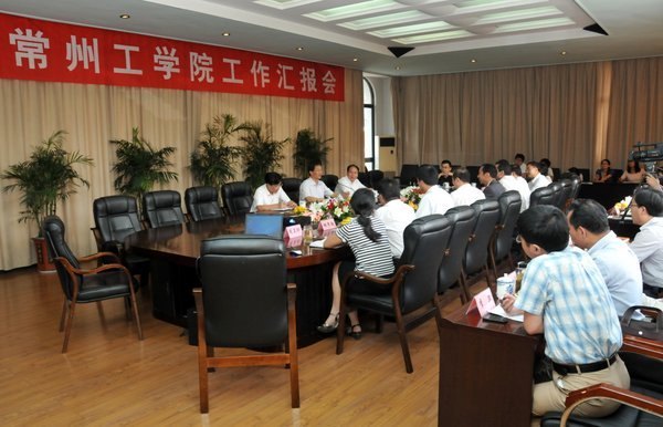江蘇省副省長(zhǎng)曹衛(wèi)星視察常州工學(xué)院