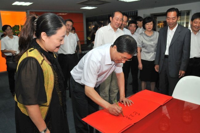 江蘇省副省長(zhǎng)曹衛(wèi)星視察常州工學(xué)院