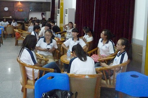 月圓情濃載歌載舞 新疆學子喜迎中秋
