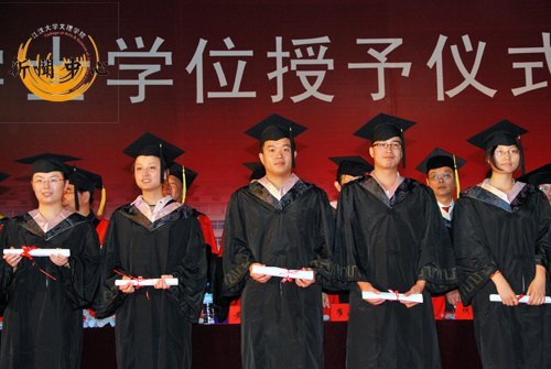 【組圖】2009屆學(xué)生畢業(yè)典禮