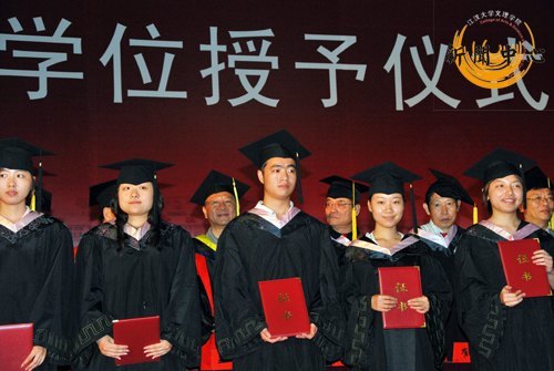 【組圖】2009屆學(xué)生畢業(yè)典禮
