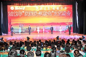 濟南大學2012年“慶國慶·迎新生”文藝晚會隆重舉行