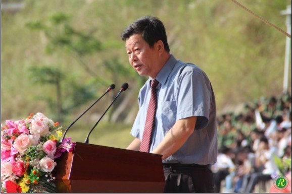 中山大學(xué)南方學(xué)院2012級學(xué)生軍訓(xùn)閱兵式暨總結(jié)表彰大會順利舉行