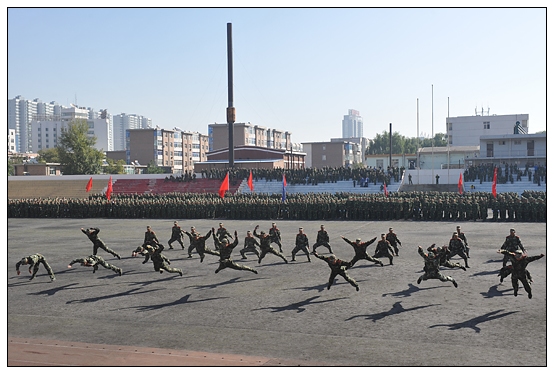 晉中學(xué)院2012級新生軍訓(xùn)匯演暨開學(xué)典禮在北院體育場隆重舉行