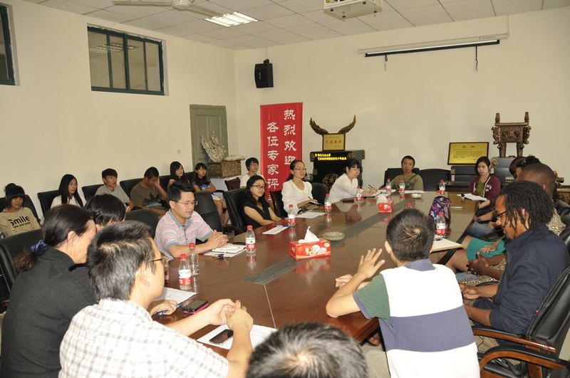 劉德富校長為羅馬尼亞短期留學生頒發結業證書