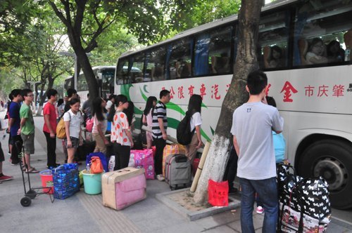 第二批實習生啟程實習 本專科共約1800余人