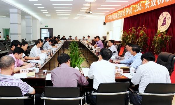 學校黨委召開推進創先爭優“156”長效機制座談會