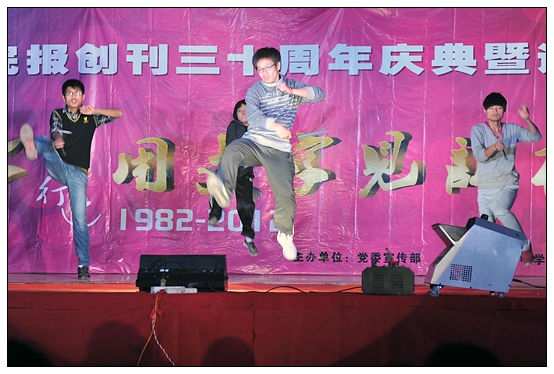 宣傳部舉辦晉中學(xué)院報(bào)創(chuàng)刊30周年慶典暨迎新晚會(huì)