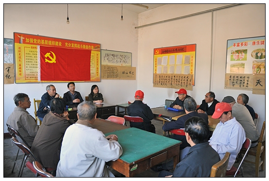 年近80歲的晉中學(xué)院離休干部聶榮華在十八大前光榮入黨