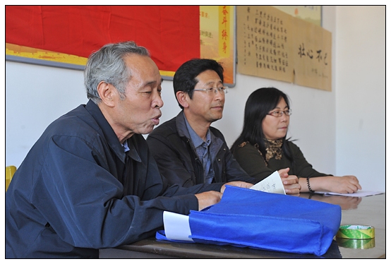 年近80歲的晉中學(xué)院離休干部聶榮華在十八大前光榮入黨