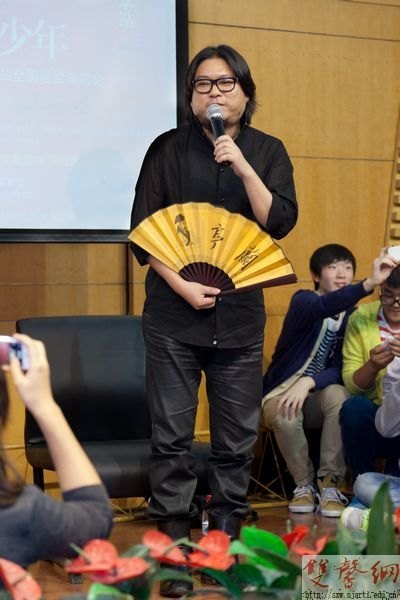 著名音樂人高曉松現(xiàn)場脫口秀引爆傳媒學院