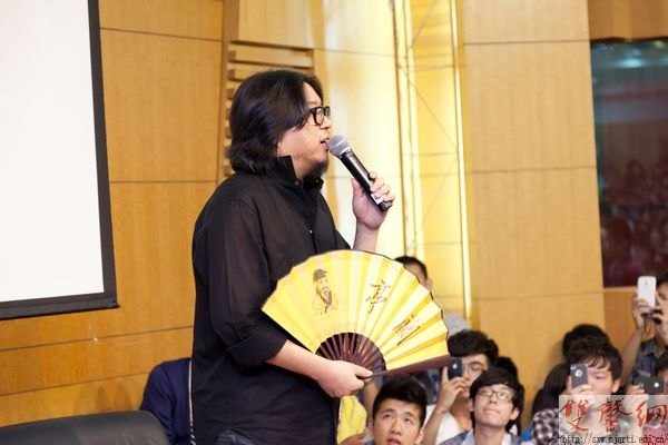 著名音樂人高曉松現(xiàn)場脫口秀引爆傳媒學院