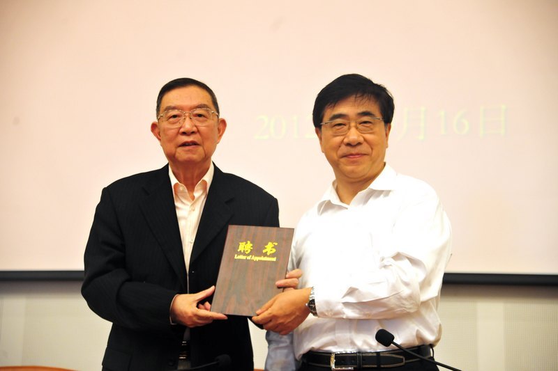東華大學(xué)舉行李大潛院士特聘教授聘任儀式 東華大學(xué)非線性科學(xué)研究所揭牌