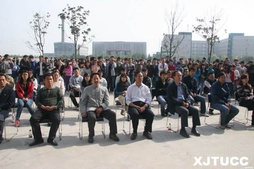西安交通大學(xué)城市學(xué)院“墨?未央書畫篆刻藝術(shù)匯報(bào)展”開幕