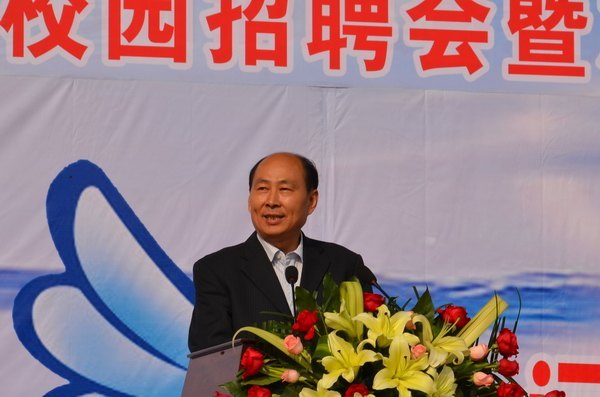 鄭州職業(yè)技術(shù)學(xué)院舉行2013屆畢業(yè)生校園招聘會暨就業(yè)啟動儀式