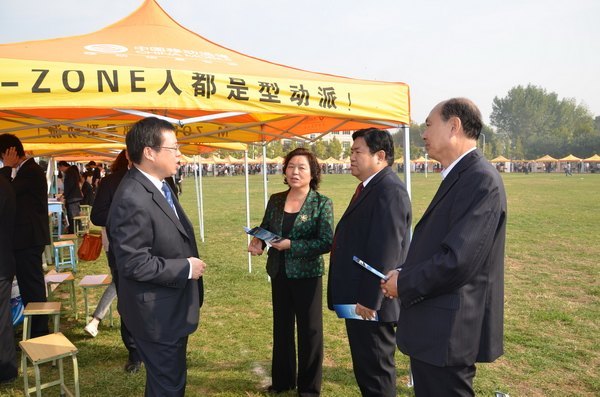 鄭州職業(yè)技術(shù)學(xué)院舉行2013屆畢業(yè)生校園招聘會暨就業(yè)啟動儀式
