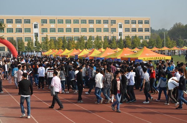 鄭州職業(yè)技術(shù)學(xué)院舉行2013屆畢業(yè)生校園招聘會暨就業(yè)啟動儀式